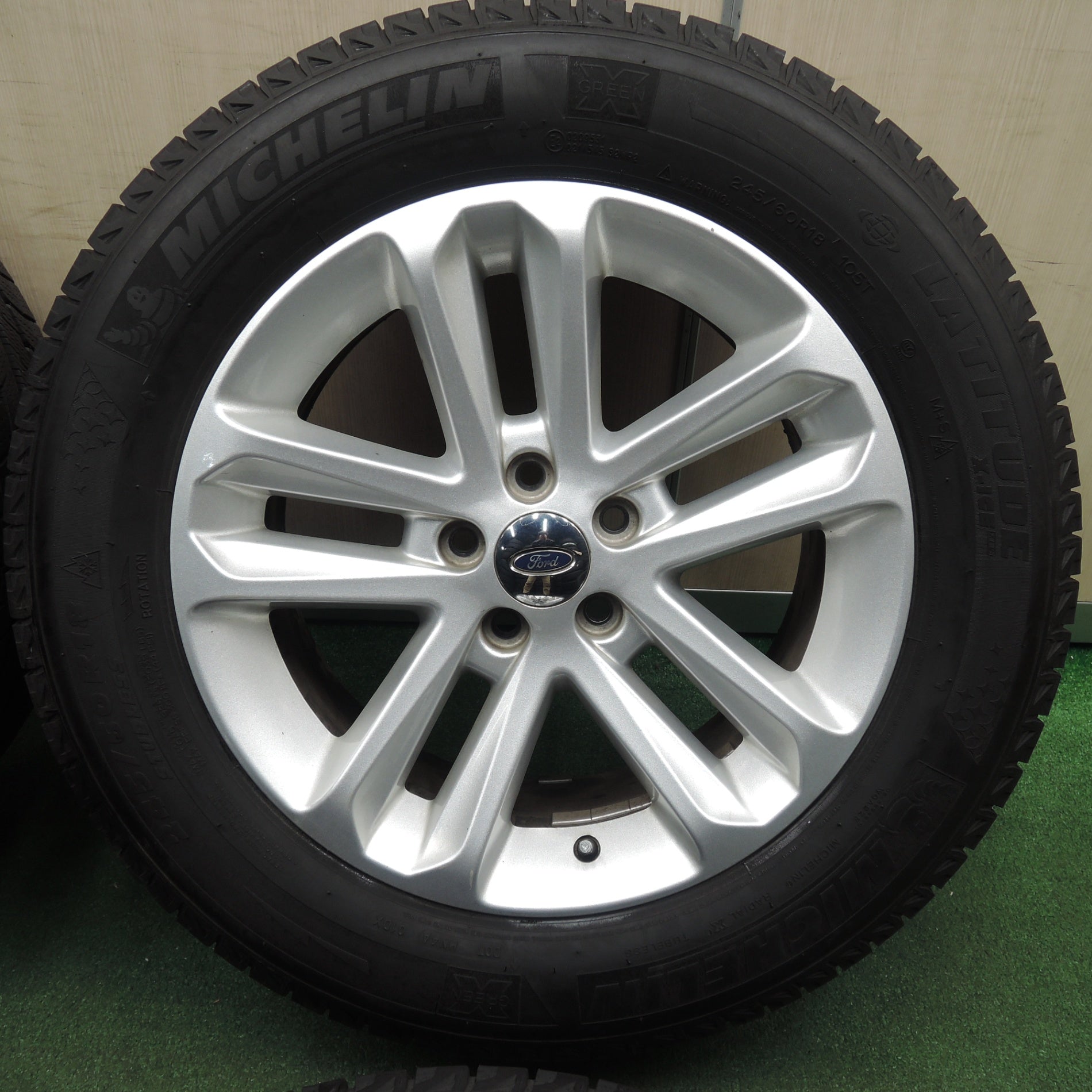 *送料無料* バリ溝！9.5分★フォード エクスプローラー 純正 スタッドレス 245/60R18 ミシュラン LATITUDE X-ICE XI2  18インチ PCD114.3/5H★4021302TNス