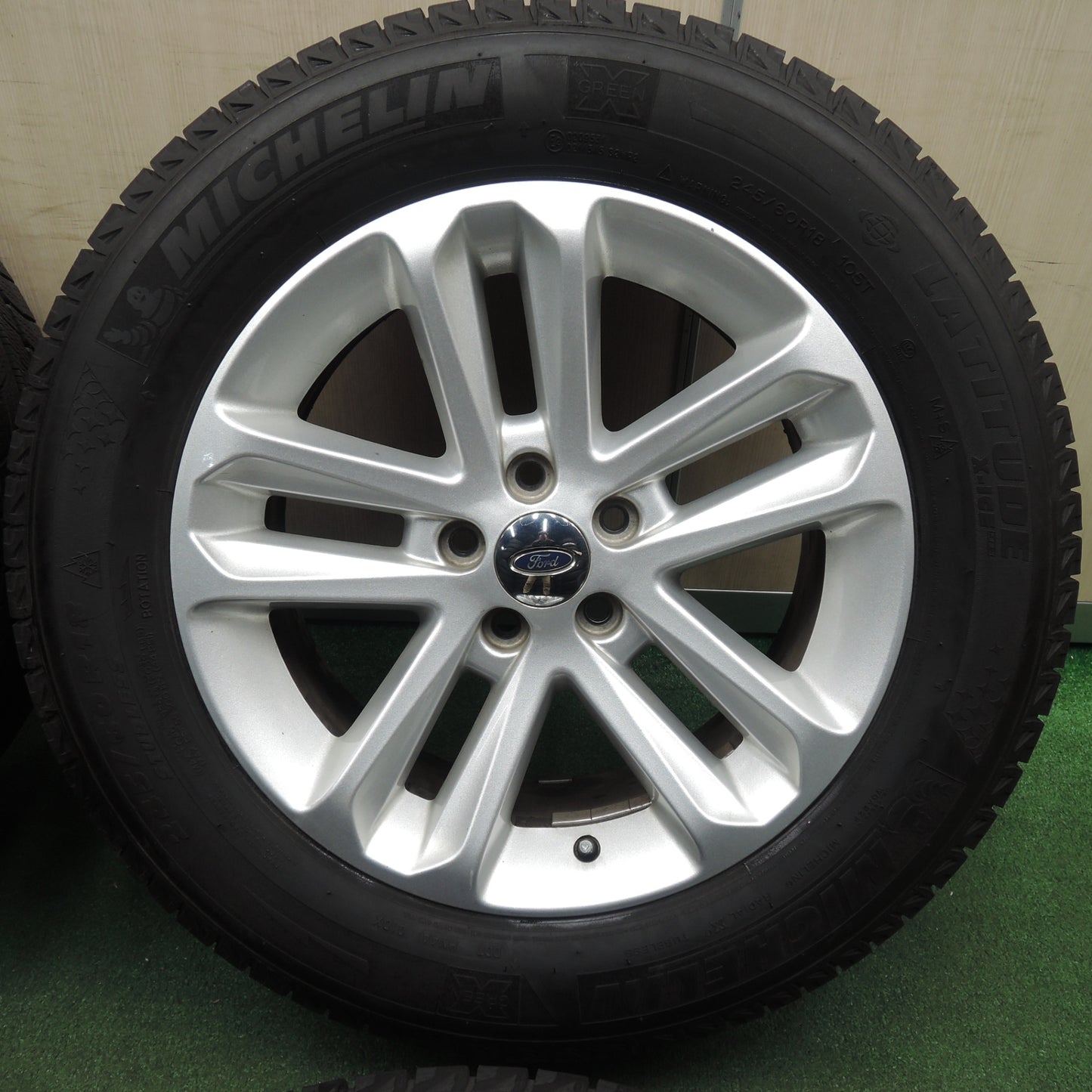 *送料無料* バリ溝！9.5分★フォード エクスプローラー 純正 スタッドレス 245/60R18 ミシュラン LATITUDE X-ICE XI2 18インチ PCD114.3/5H★4021302TNス