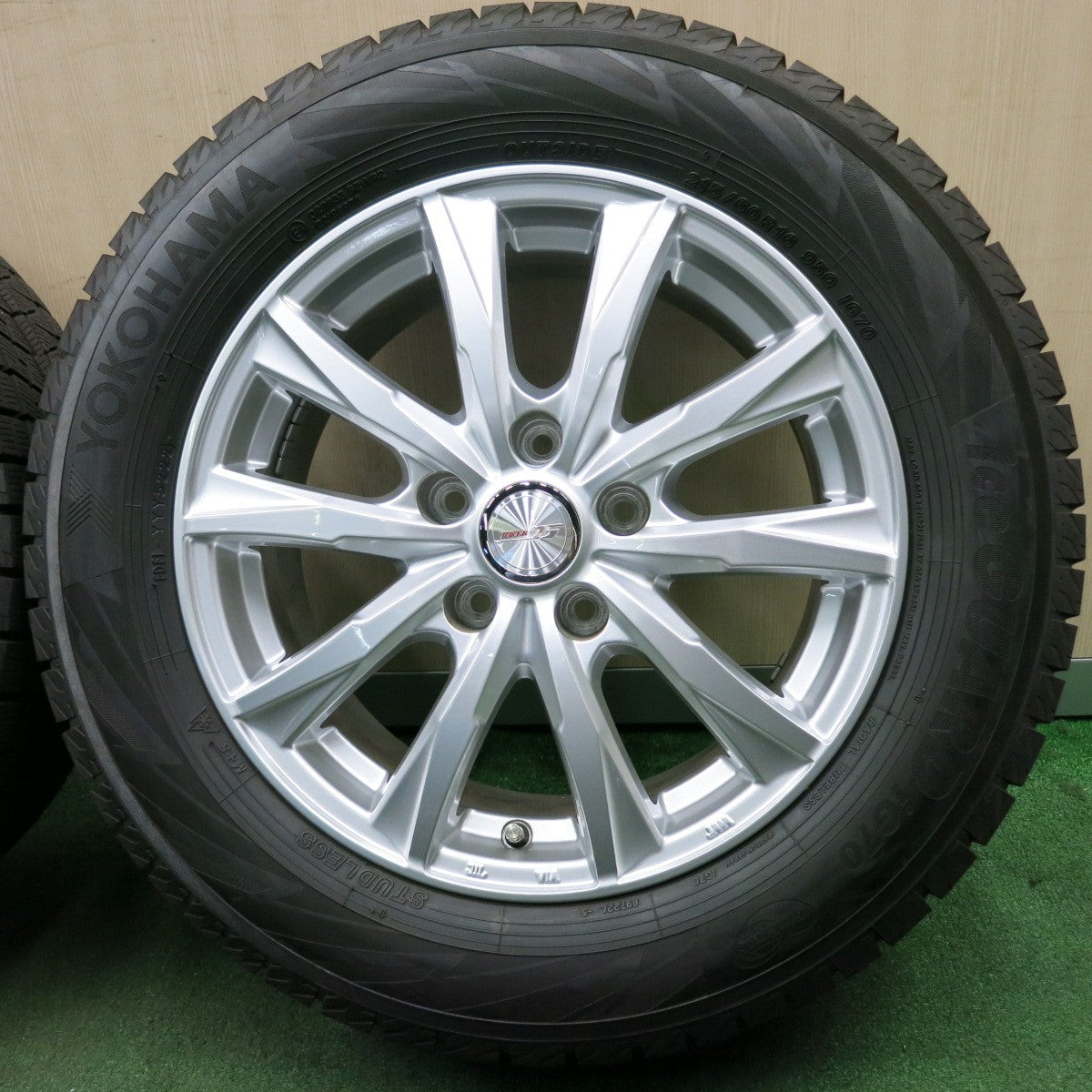 *送料無料* バリ溝！22年！キレイ！ほぼ10分★スタッドレス 215/60R16 ヨコハマ アイスガード iG70 JOKER ジョーカー 16インチ PCD114.3/5H★4051403NJス