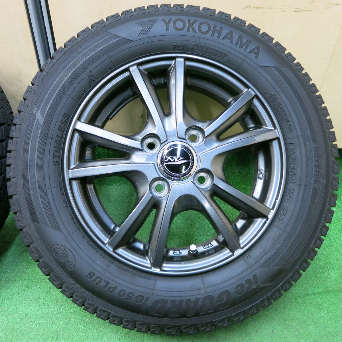 *送料無料* 超バリ溝！キレイ！ほぼ10分★スタッドレス 145/80R13 ヨコハマ アイスガード iG50 プラス NIRVANA NV ニルバーナ 13インチ PCD100/4H★4051408イス