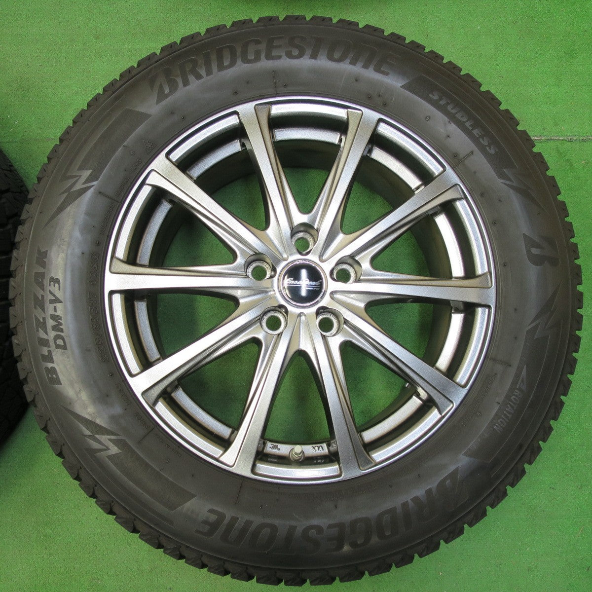 *送料無料* バリ溝！キレイ！9分★スタッドレス 225/65R17 ブリヂストン ブリザック DM-V3 EuroSpeed MANARAY SPORT 17インチ PCD114.3/5H★4071207イス