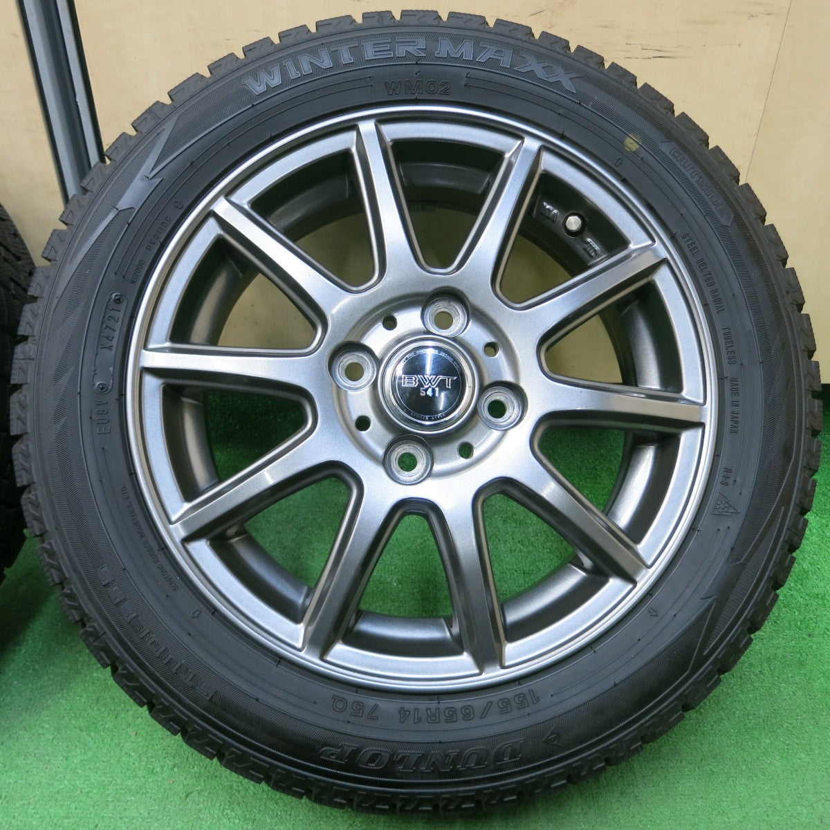 *送料無料* バリ溝！21年！綺麗！9.5分★スタッドレス 155/65R14 ダンロップ ウインターマックス WM02 BWT 541 14インチ PCD100/4H★4042711イス