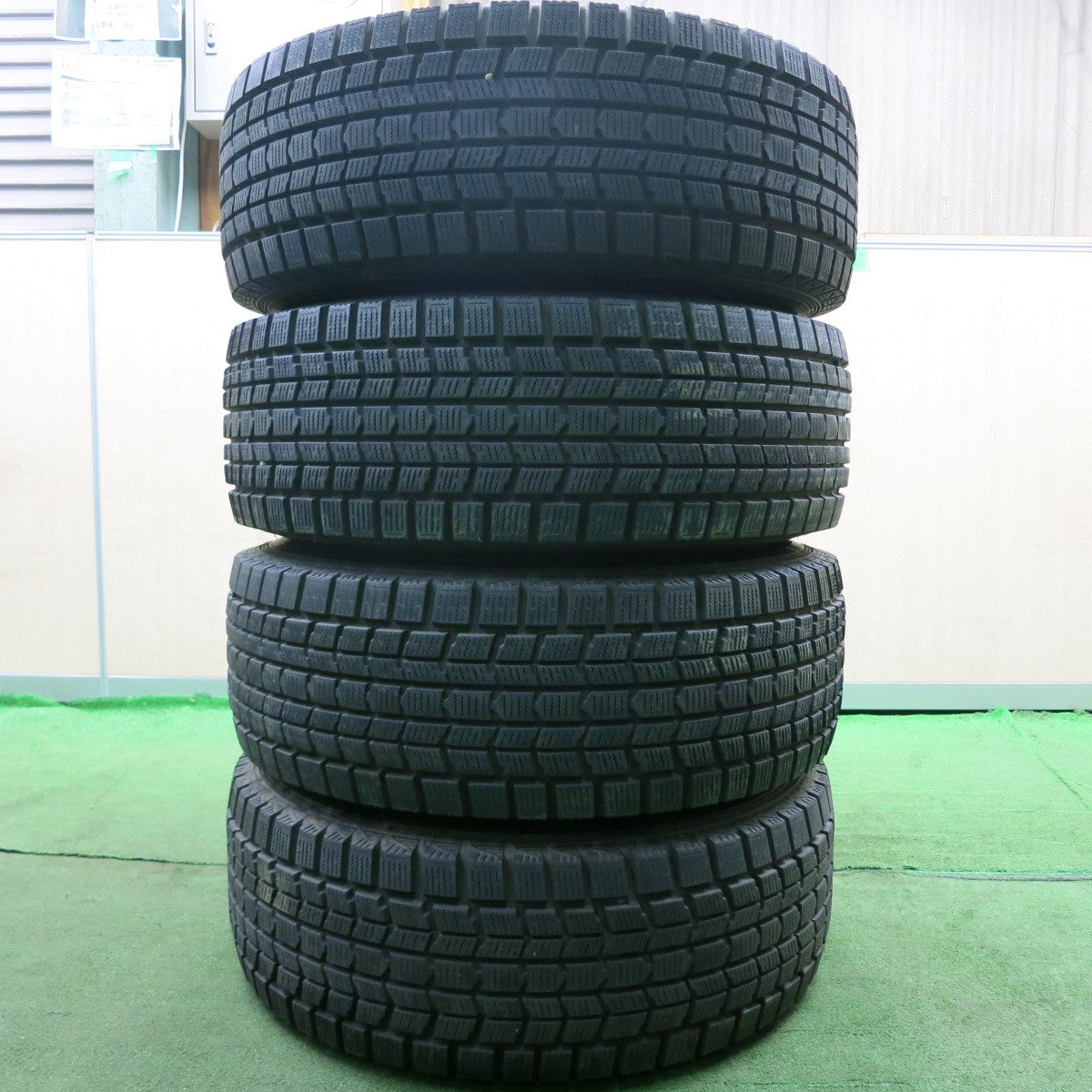 *送料無料* バリ溝！9分★スタッドレス DAYTONA デイトナ 265/70R15 ダンロップ グラントレック SJ7 15インチ PCD114.3/5H★4070505HAス