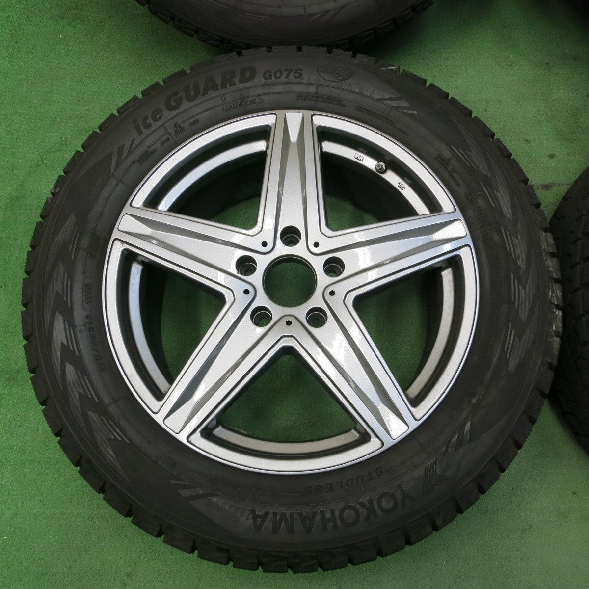 [送料無料] バリ溝！22年！キレイ！9.5分以上★ベンツ 等 AGA 275/55R19 スタッドレス ヨコハマ アイスガード G075 19インチ PCD130/5H★4100401ナス