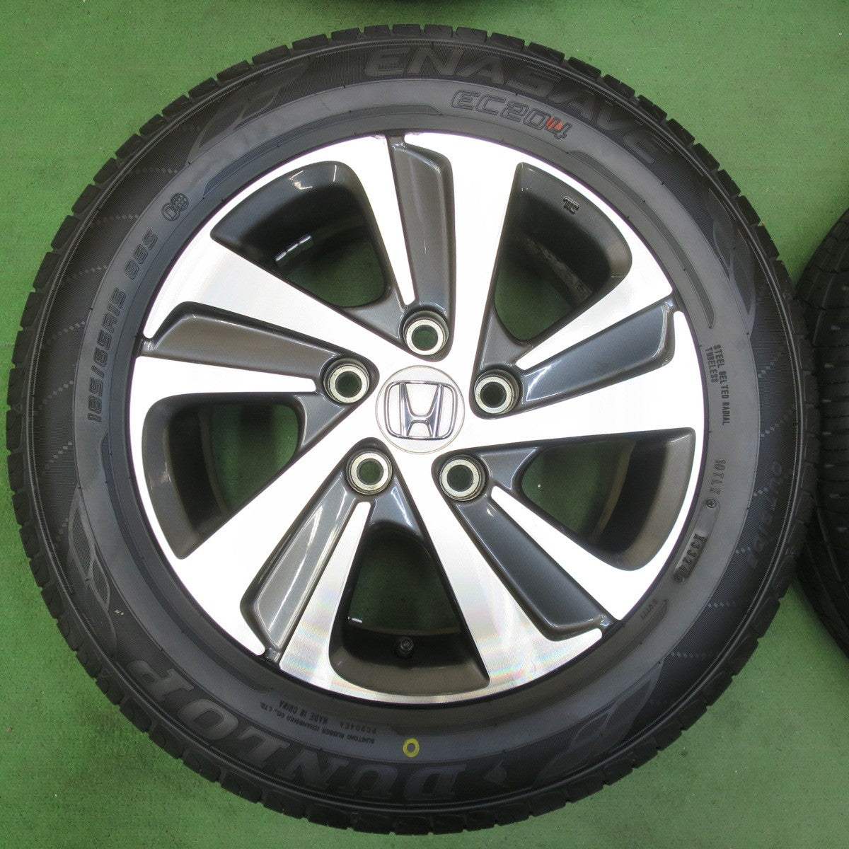 [送料無料] タイヤほぼ未使用！24年！キレイ★ホンダ GB5 GB6 GB7 フリード 純正 185/65R15 ダンロップ エナセーブ EC204 15インチ PCD114.3/5H★5040504イノ