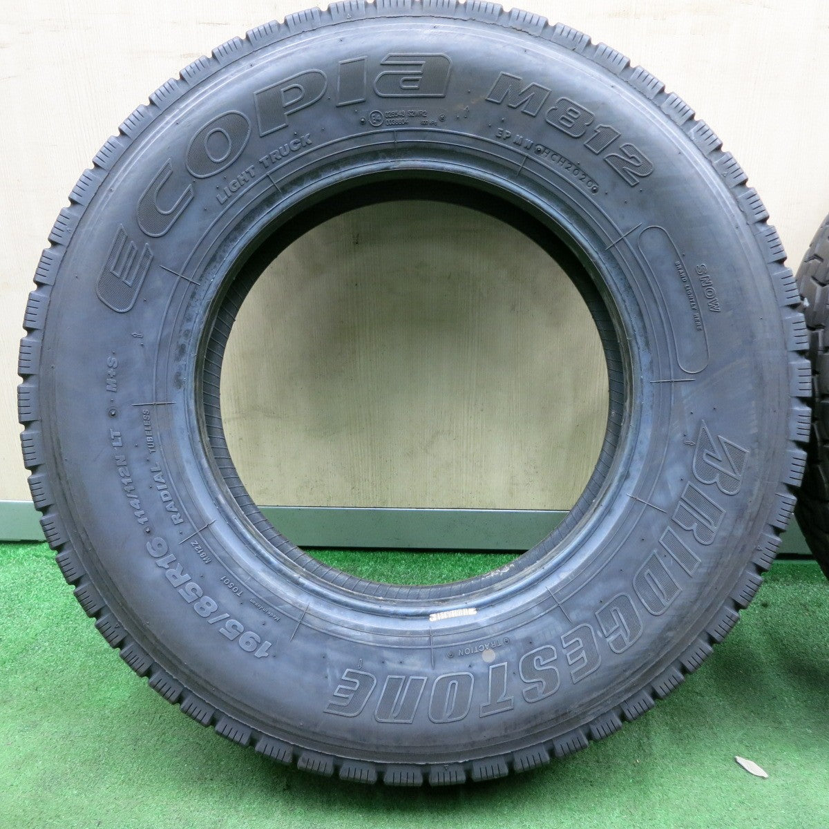 *送料無料* バリ溝！20年！9.5分★トラック タイヤ 195/85R16 114/112N ブリヂストン エコピア M812 ミックス オールシーズン 16インチ★4071310NJスタ