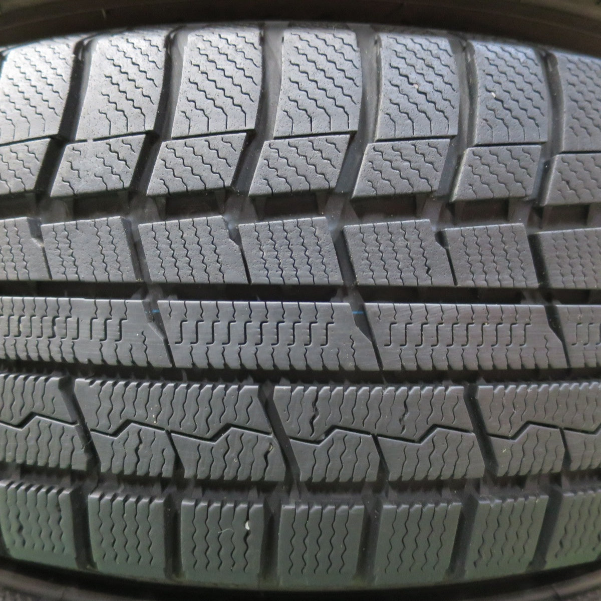 [送料無料] バリ溝！22年！キレイ！9.5分以上★スタッドレス 215/65R16 トーヨー ウインター トランパス TX GRASS グラス 16インチ PCD114.3/5H★4121206イス