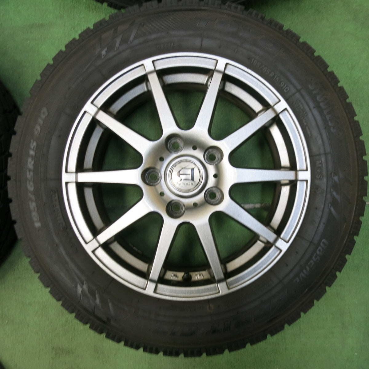 [送料無料] バリ溝！20年！キレイ！9.5分★スタッドレス 195/65R15 トーヨー オブザーブ ガリット GIZ Aphrodite アフロディーテ 15インチ PCD114.3/5H★4121802SYス