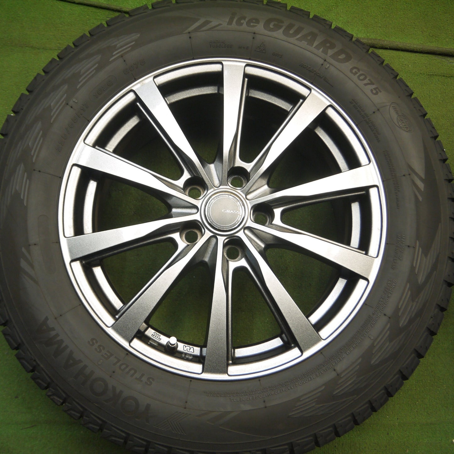 *送料無料* バリ溝！キレイ！9.5分★スタッドレス 225/65R17 ヨコハマ アイスガード G075 GRASS グラス 17インチ PCD114.3/5H★4072405Hス