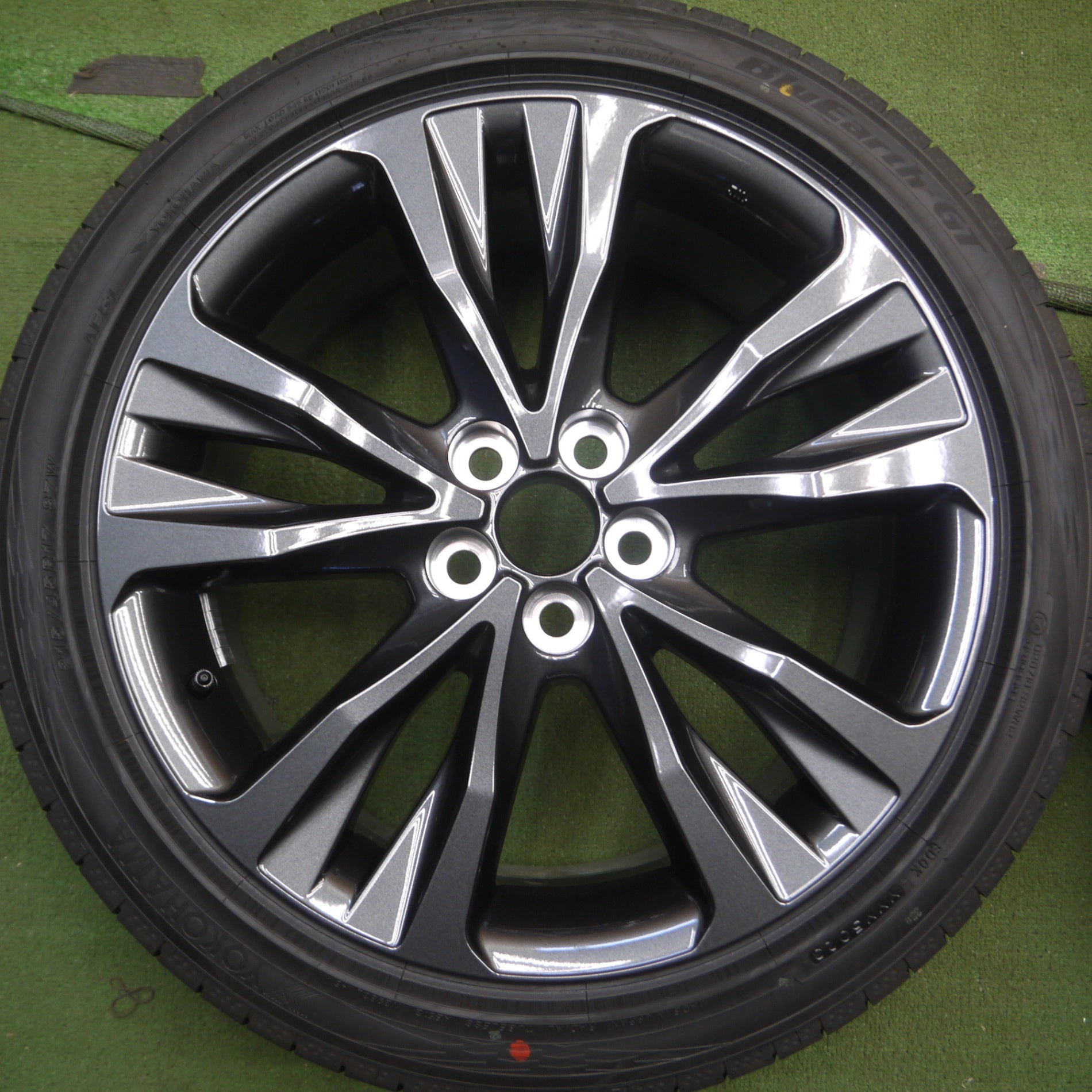 送料無料* 新車外し！23年☆トヨタ カローラ ツーリング WxB 純正 215/45R17 ヨコハマ BluEarth-GT AE51 |  名古屋/岐阜の中古カー用品・工具の買取/販売ならガレージゲット