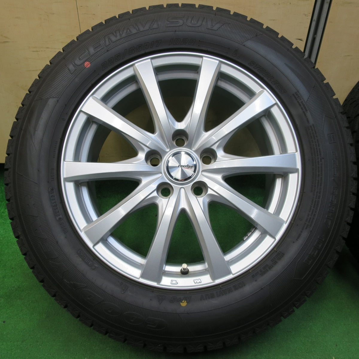 *送料無料* 超バリ溝！21年！キレイ！ほぼ10分★スタッドレス 225/65R17 グッドイヤー アイスナビ SUV ravrion RS01 ラブリオン 17インチ PCD114.3/5H★4062206イス