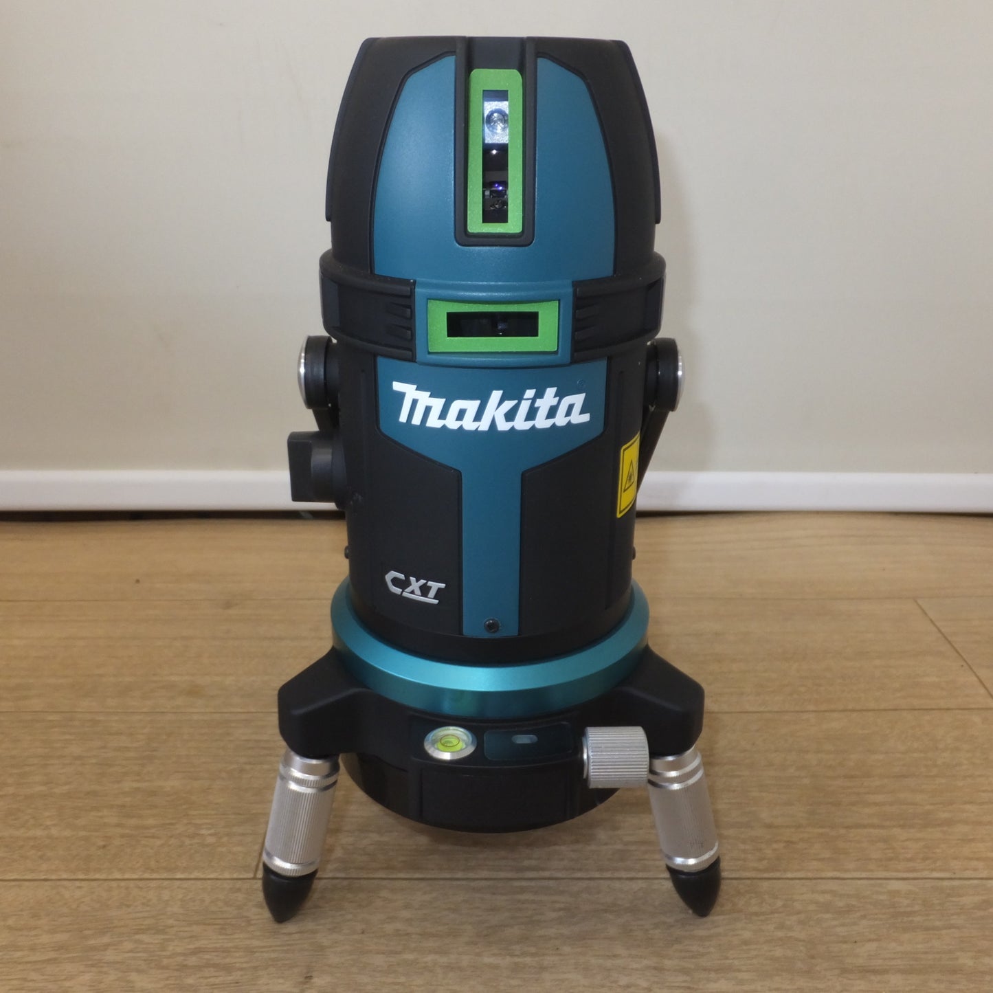 [送料無料] 美品★マキタ makita 充電式屋内・屋外兼用墨出し器 おおがね・通り芯+ろく SK313GD　バッテリ 充電器 なし★