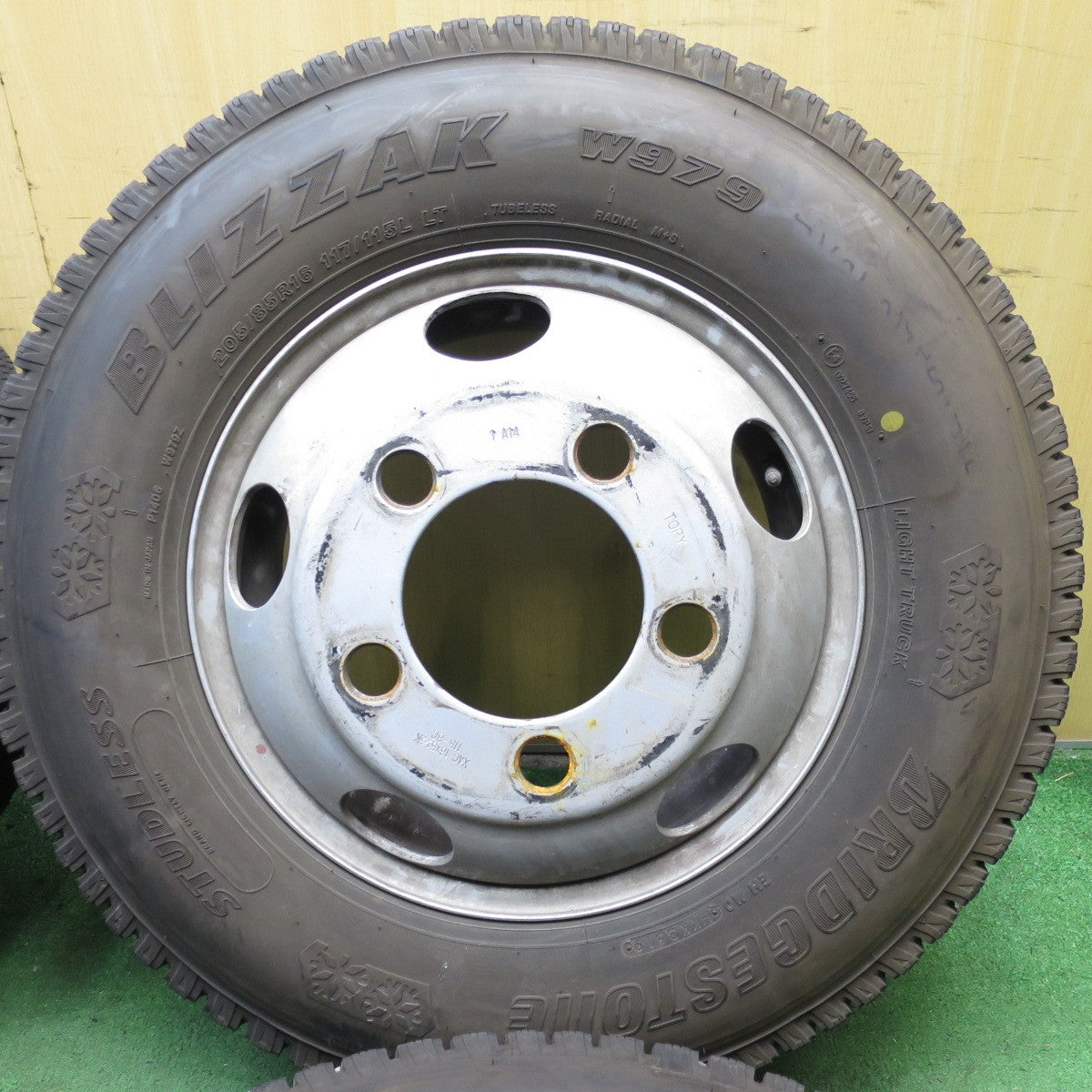 *送料無料* 4本価格★トラック タイヤ 205/85R16 117/115L スタッドレス ブリヂストン ブリザック W979 TOPY スチール  115-8C PCD208/5H★4050402クス