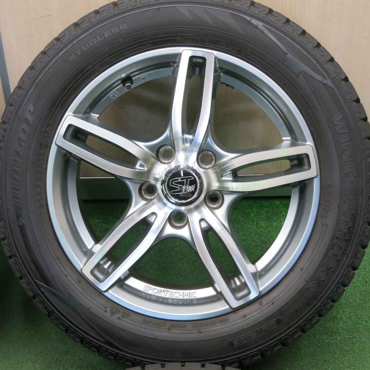 *送料無料* バリ溝！20年！綺麗！9.5分★ワーゲン等 SPORTECHNIC 205/55R16 スタッドレス ダンロップ ウインターマックス WM01 スポーツテクニック PCD112/5H★4041504TNス