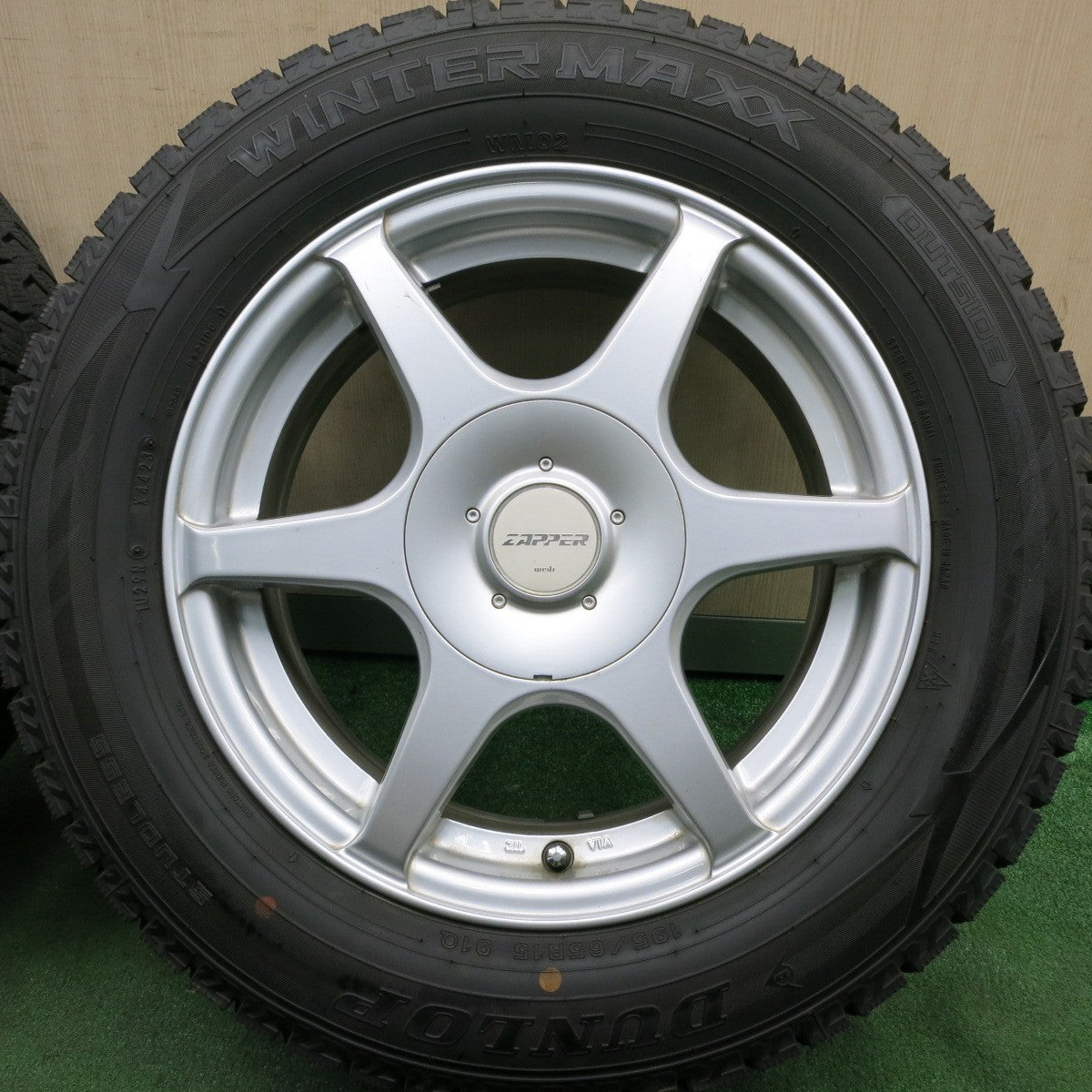 *送料無料* バリ溝！23年！ほぼ10分★スタッドレス 195/65R15 ダンロップ ウインターマックス WM02 ZAPPER weds PCD100 114.3/5H マルチ★4052702HAス