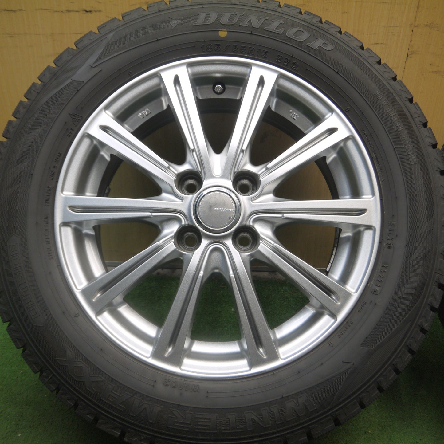 *送料無料* バリ溝！23年！キレイ！ほぼ10分★スタッドレス 185/65R15 ダンロップ ウインターマックス WM02 MiLLOUS ミルアス PCD100/4H★4072204Hス