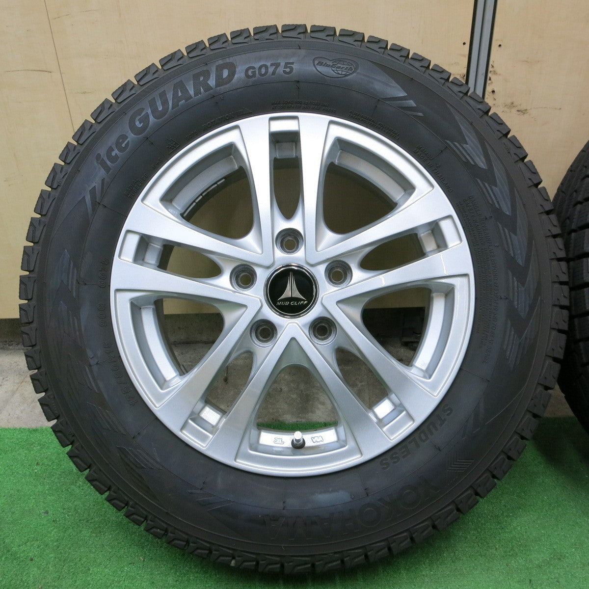 *送料無料* バリ溝！キレイ！8.5分★スタッドレス 175/80R15 ヨコハマ アイスガード G075 MUD CLIFF マッドクリフ 15インチ PCD114.3/5H★4062904ナス