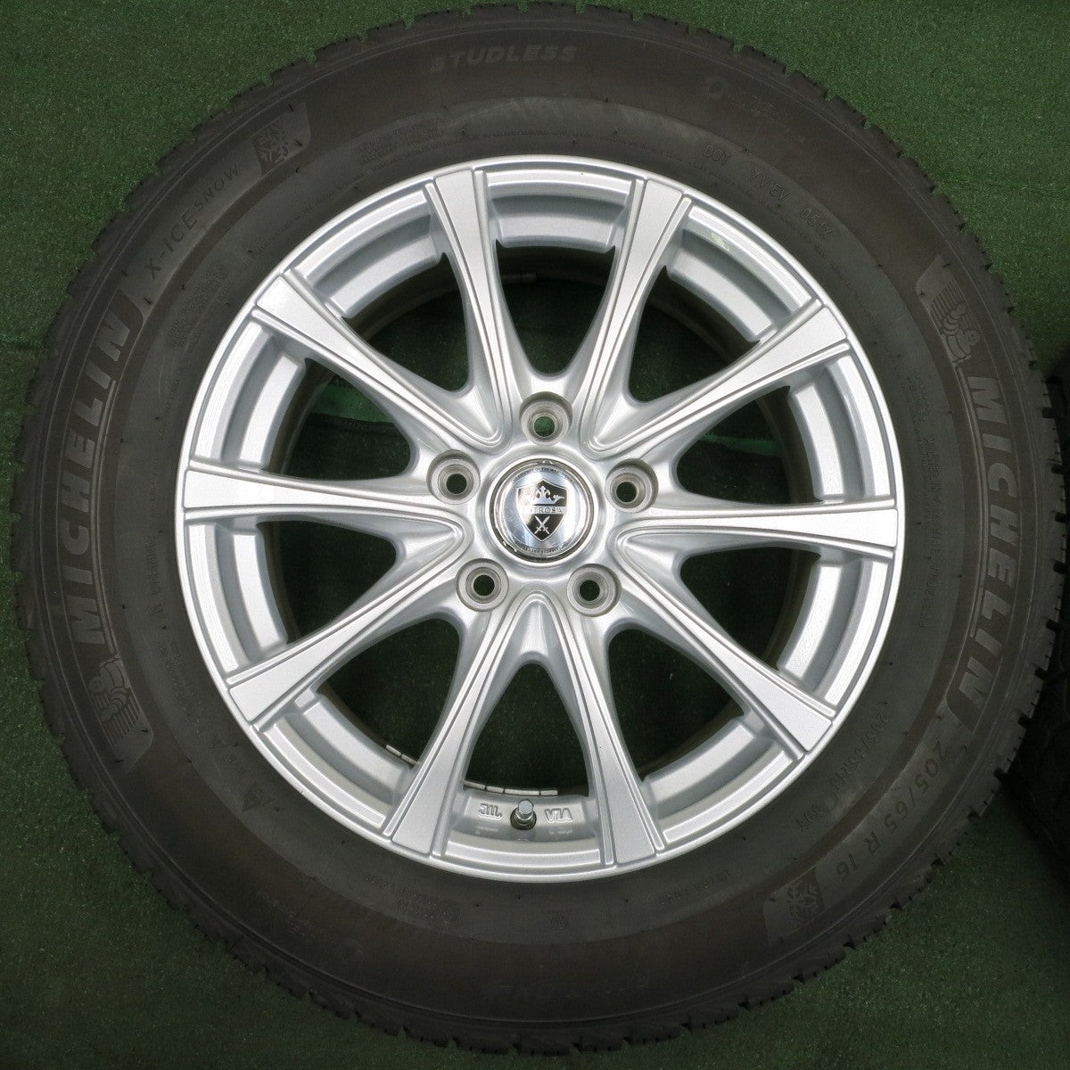 *送料無料* バリ溝！21年！綺麗！8.5分★スタッドレス 205/65R16 ミシュラン X-ICE SNOW ESTROSA エステローザ  16インチ PCD114.3/5H★4042502NJス