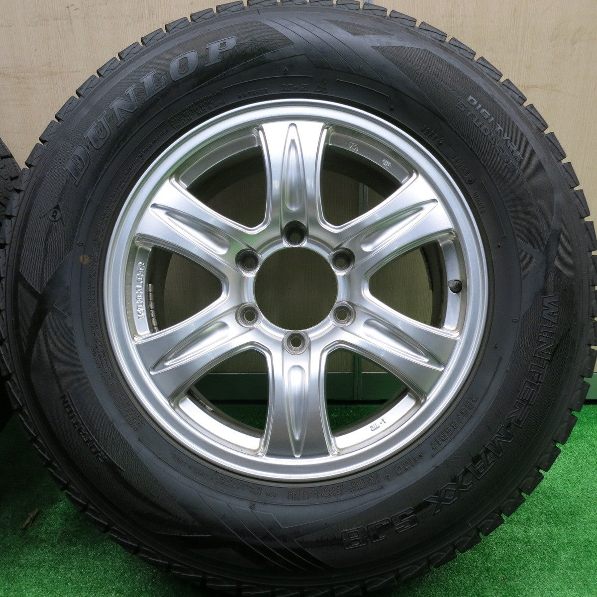 [送料無料] バリ溝！キレイ！9.5分★スタッドレス 265/65R17 ダンロップ ウインターマックス SJ8 KEELER キーラー 17インチ PCD139.7/6H★4091205HAス