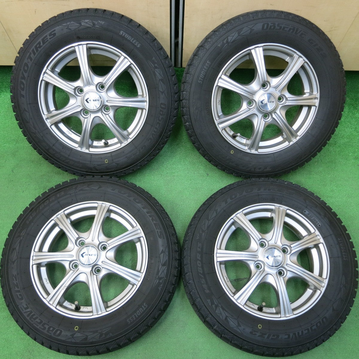 *送料無料* バリ溝！21年！キレイ！9.5分以上★スタッドレス 145/80R13 トーヨー オブザーブ GIZ2 AINOS アイノス 13インチ PCD100/4H★4041010イス