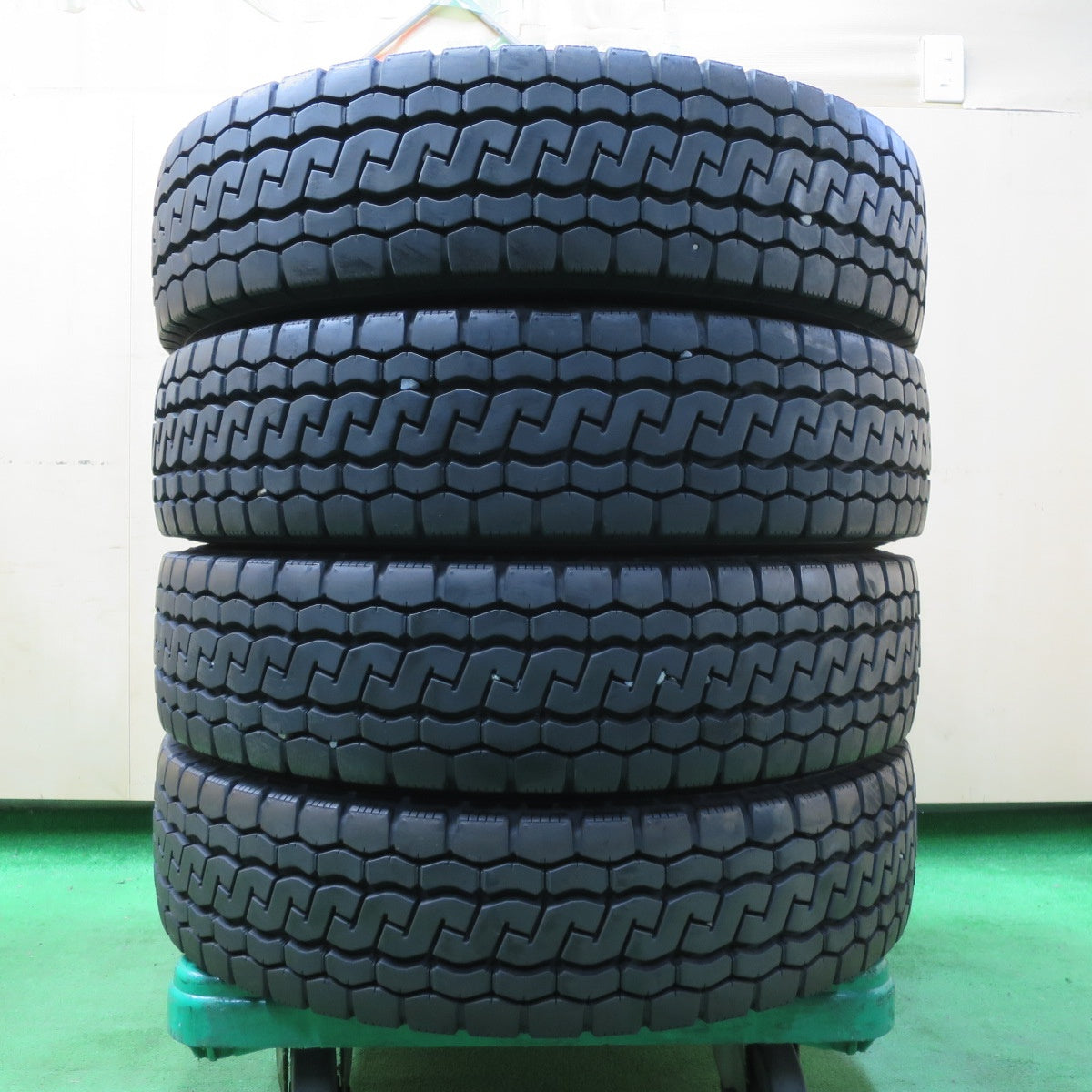 *送料無料* バリ溝！20年！8.5分★トラック タイヤ 195/85R16 114/112N ブリヂストン エコピア M812 ミックス オールシーズン 16インチ★4071507イノタ