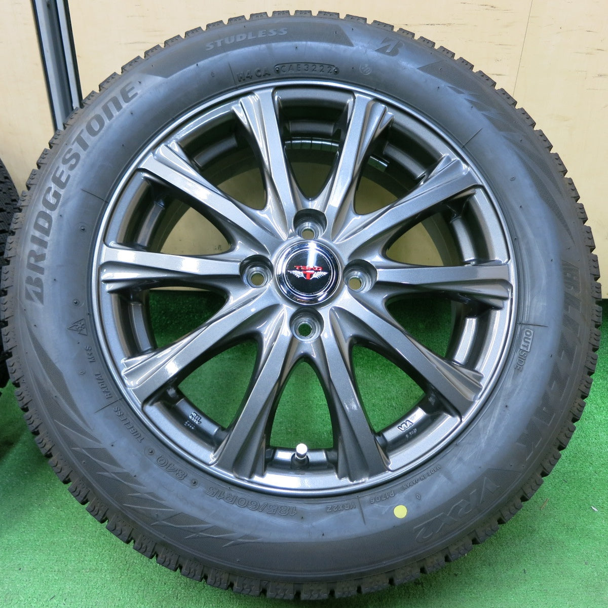 送料無料* バリ溝！22年！キレイ！ほぼ10分☆スタッドレス 185/60R15 ブリヂストン ブリザック VRX2 TEAD テッド 1 |  名古屋/岐阜の中古カー用品・工具の買取/販売ならガレージゲット