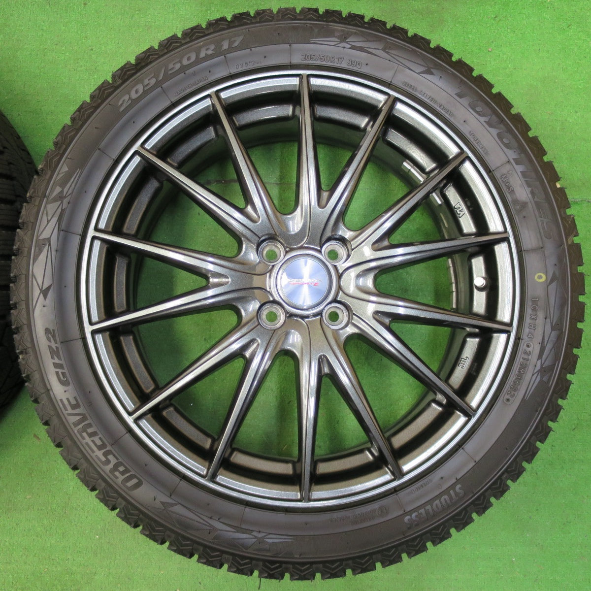 *送料無料* 超バリ溝！22年！キレイ！ほぼ10分★スタッドレス 205/50R17 トーヨー オブザーブ GIZ2 VELVA SPORTZ ヴェルヴァ 17インチ PCD100/4H★4060505イス