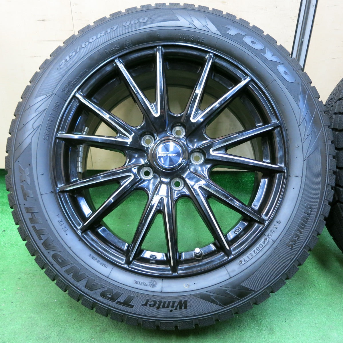 *送料無料* 超バリ溝！キレイ！9.5分以上★スタッドレス 215/60R17 トーヨー ウインタートランパス TX RiZLEY ZEFICE ライツレー 17インチ PCD114.3/5H★4050501IMス