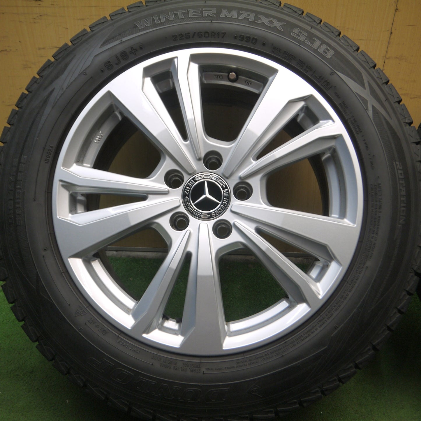 *送料無料* バリ溝！21年！綺麗！9.5分以上★ベンツ等 smartline 365 225/60R17 スタッドレス ダンロップ ウインターマックス SJ8 スマートライン PCD112/5H★4071903Hス