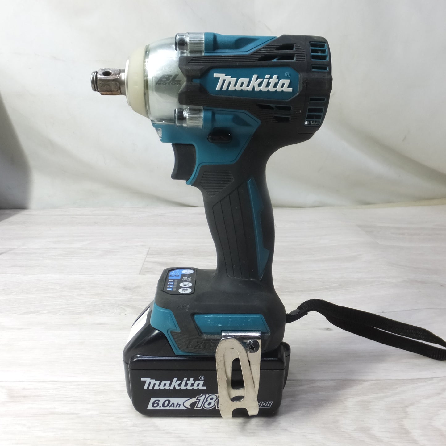 [送料無料] キレイ◆makita マキタ 充電式インパクトレンチ TW300DRGX 18V バッテリー2個 充電器付き 電動工具◆