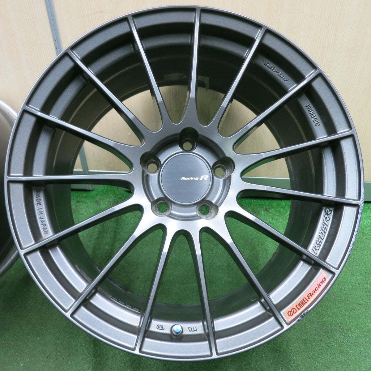 *送料無料* キレイ★Racing R ENKEI RS05RR ホイール 18インチ 18×9J PCD114.3/5H エンケイ レーシングR★4061704NJホ