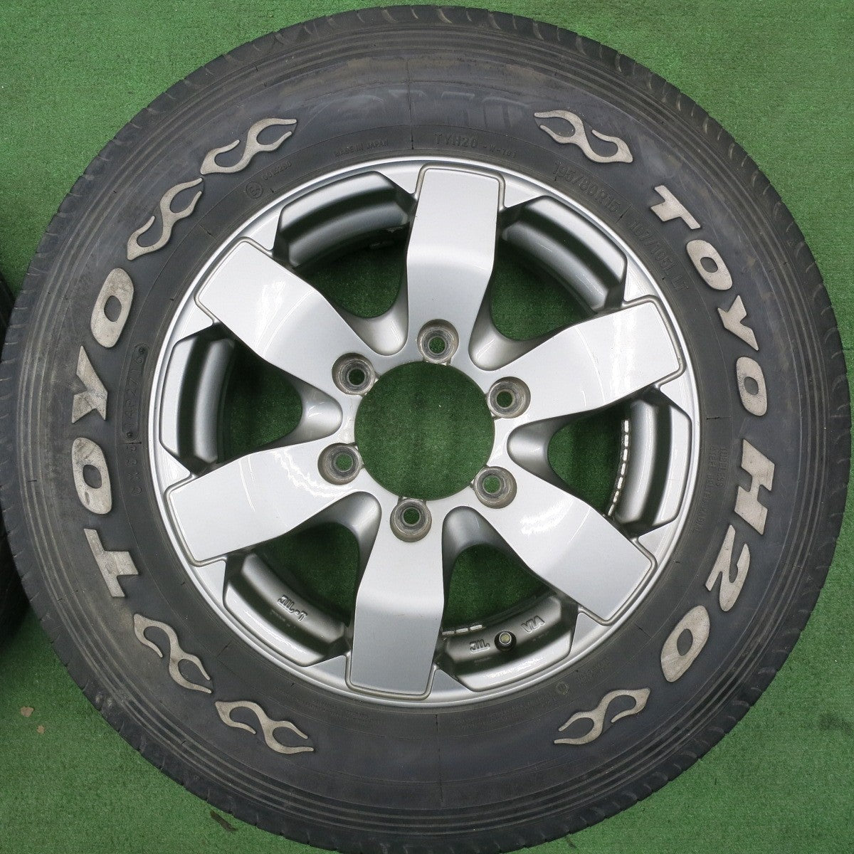 [送料無料] 4本価格★195/80R15 107/105L トーヨー H20 ホワイトレター BAZALT バザルト 15インチ PCD139.7/6H★5020401NJノ