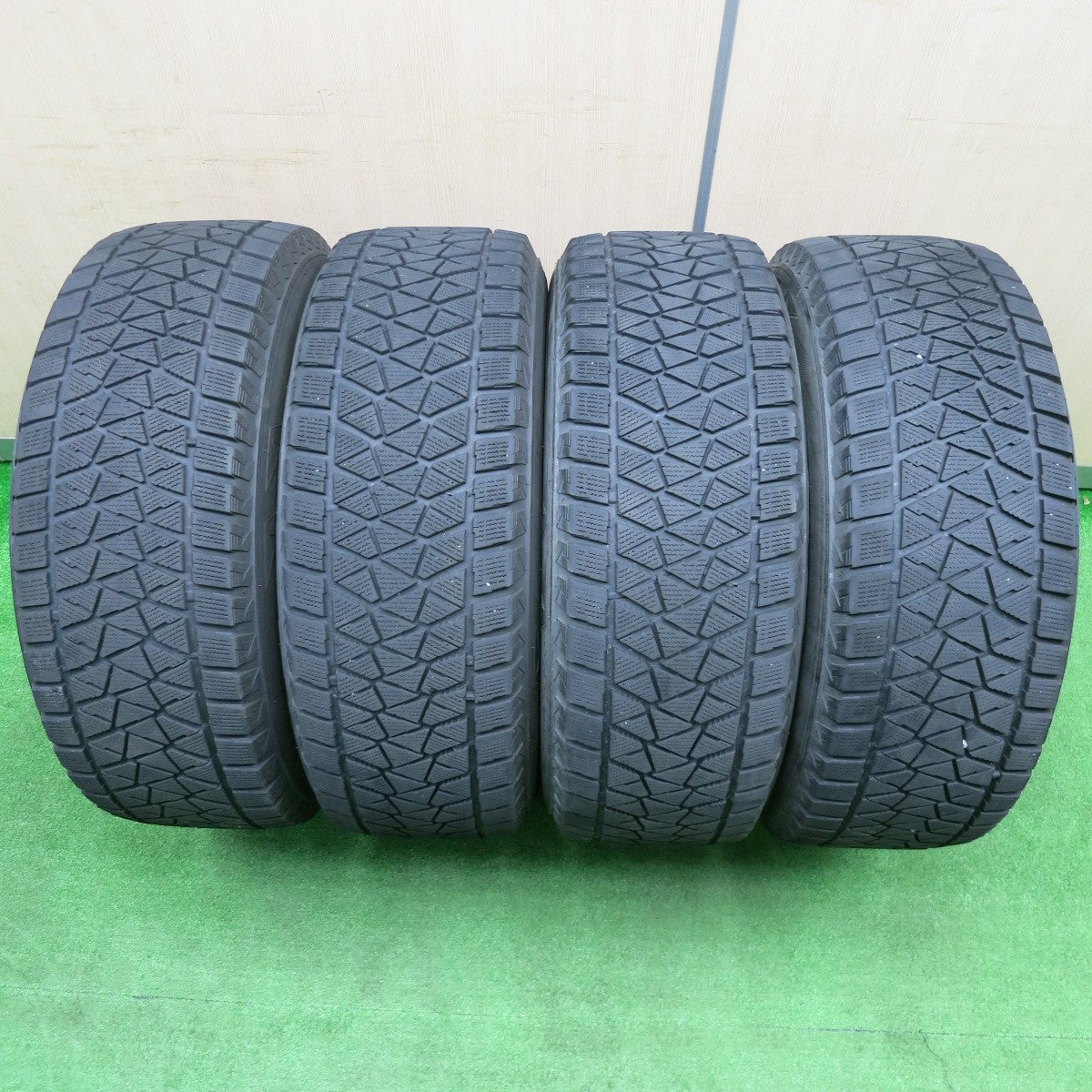 [送料無料] キレイ★プラド等 265/65R17 スタッドレス ブリヂストン ブリザック DM-V2 MANARAY マナレイ 17インチ PCD139.7/6H★4102905NJス