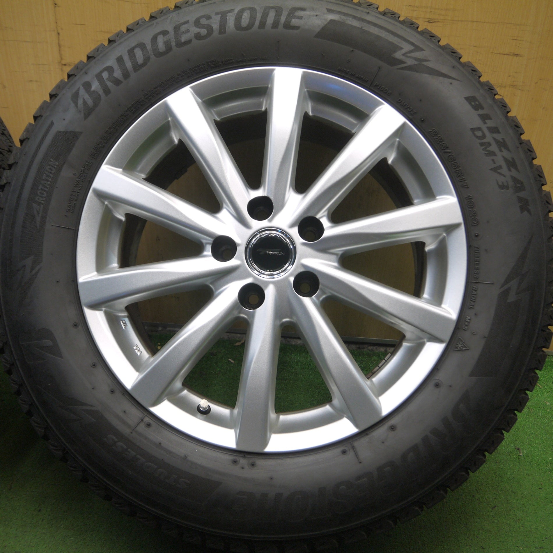 *送料無料* バリ溝！キレイ！8.5分★スタッドレス 225/65R17 ブリヂストン ブリザック DM-V3 TOPRUN トップラン 17インチ  PCD114.3/5H★4040907Hス