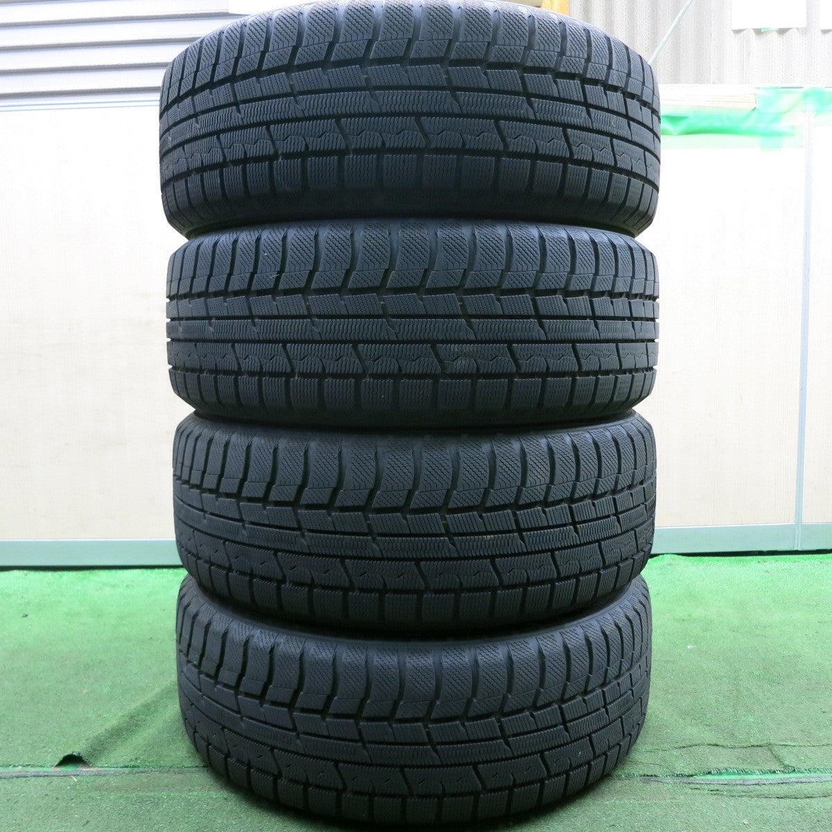 *送料無料* バリ溝！22年！キレイ！9.5分★スタッドレス 215/55R18 トーヨー ウインター トランパス TX Exceeder エクシーダー 18インチ PCD114.3/5H★4062904HAス