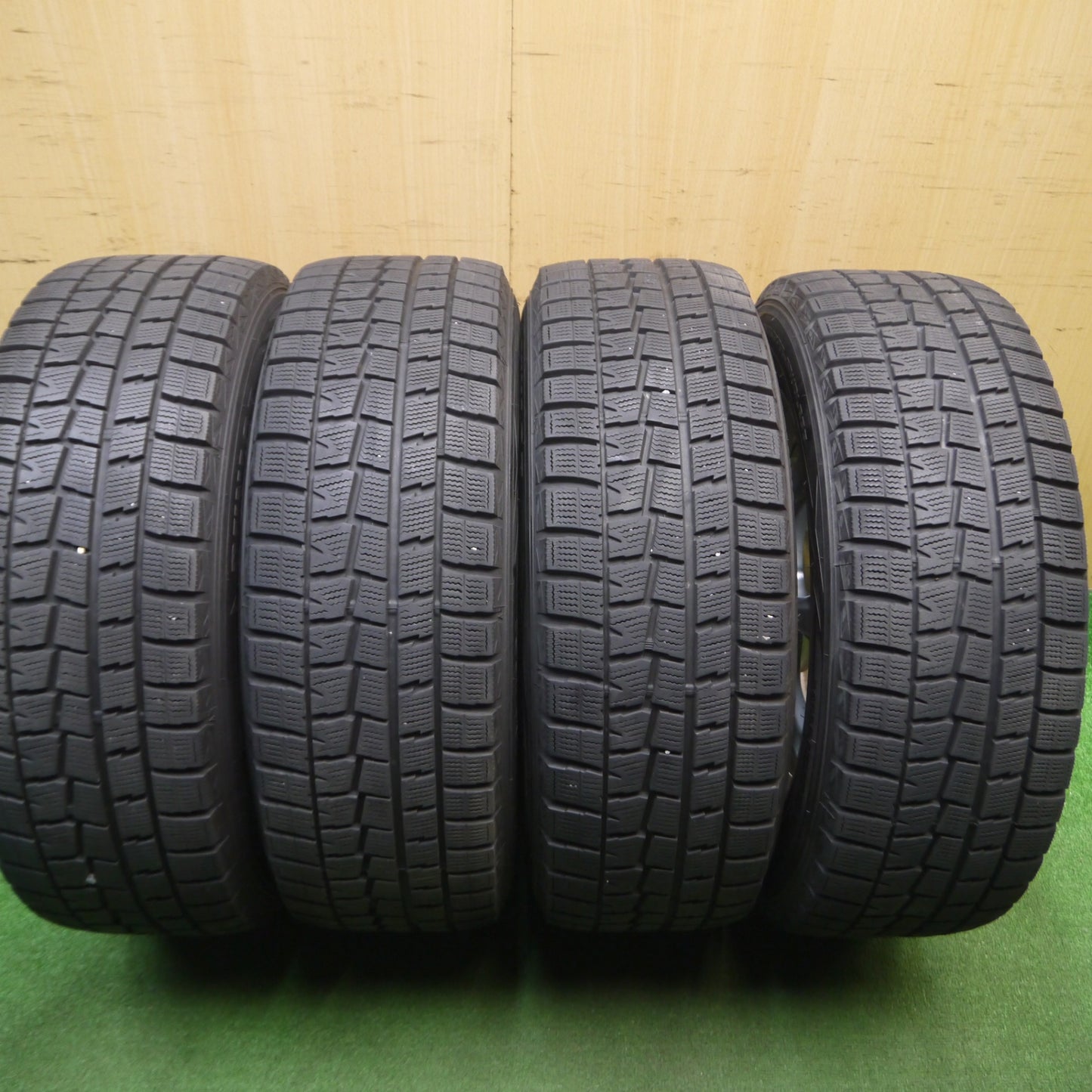 [送料無料] バリ溝！キレイ！9分★スタッドレス 215/60R16 ダンロップ ウインターマックス WM01 DUFACT デュファクト 16インチ PCD114.3/5H★4122401Hス