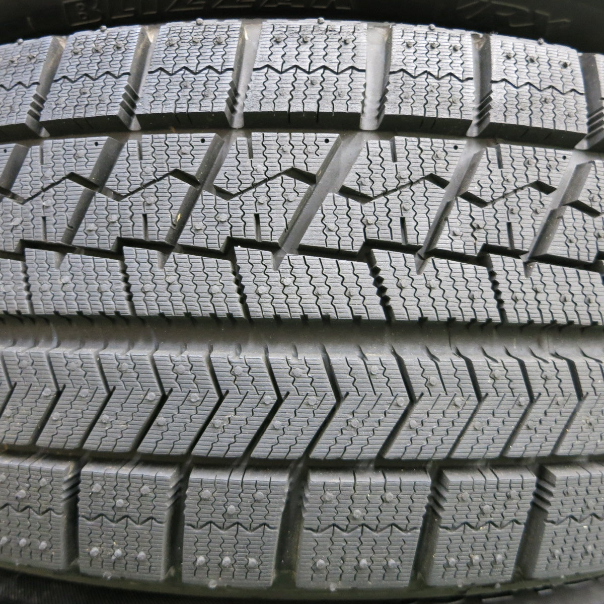 *送料無料* 超バリ溝！キレイ！ほぼ10分★スタッドレス 215/65R16 ブリヂストン ブリザック VRX TOPRUN トップラン 16インチ PCD114.3/5H★4052705イス