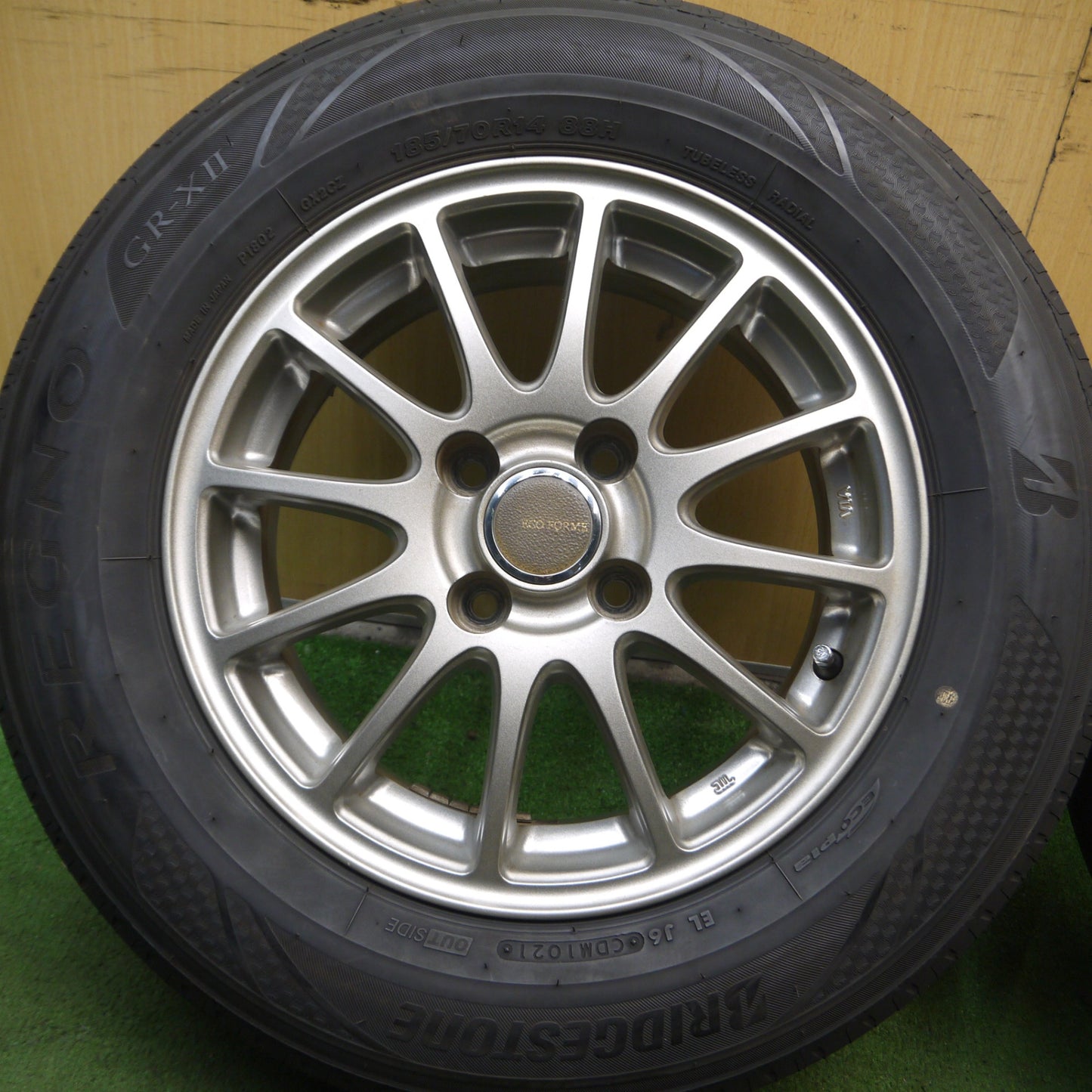 *送料無料* バリ溝！21年！キレイ！9.5分★185/70R14 ブリヂストン レグノ GR-X2 ECO FORME エコフォルム 14インチ PCD100/4H★4040502Hノ