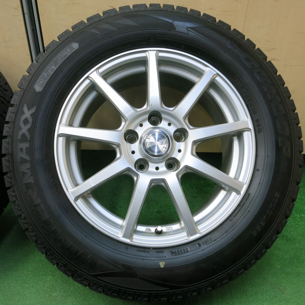 *送料無料* バリ溝！21年！ほぼ10分★スタッドレス 215/65R16 ダンロップ ウインターマックス WM02 ravrion ラブリオン PCD114.3/5H★4042609イス