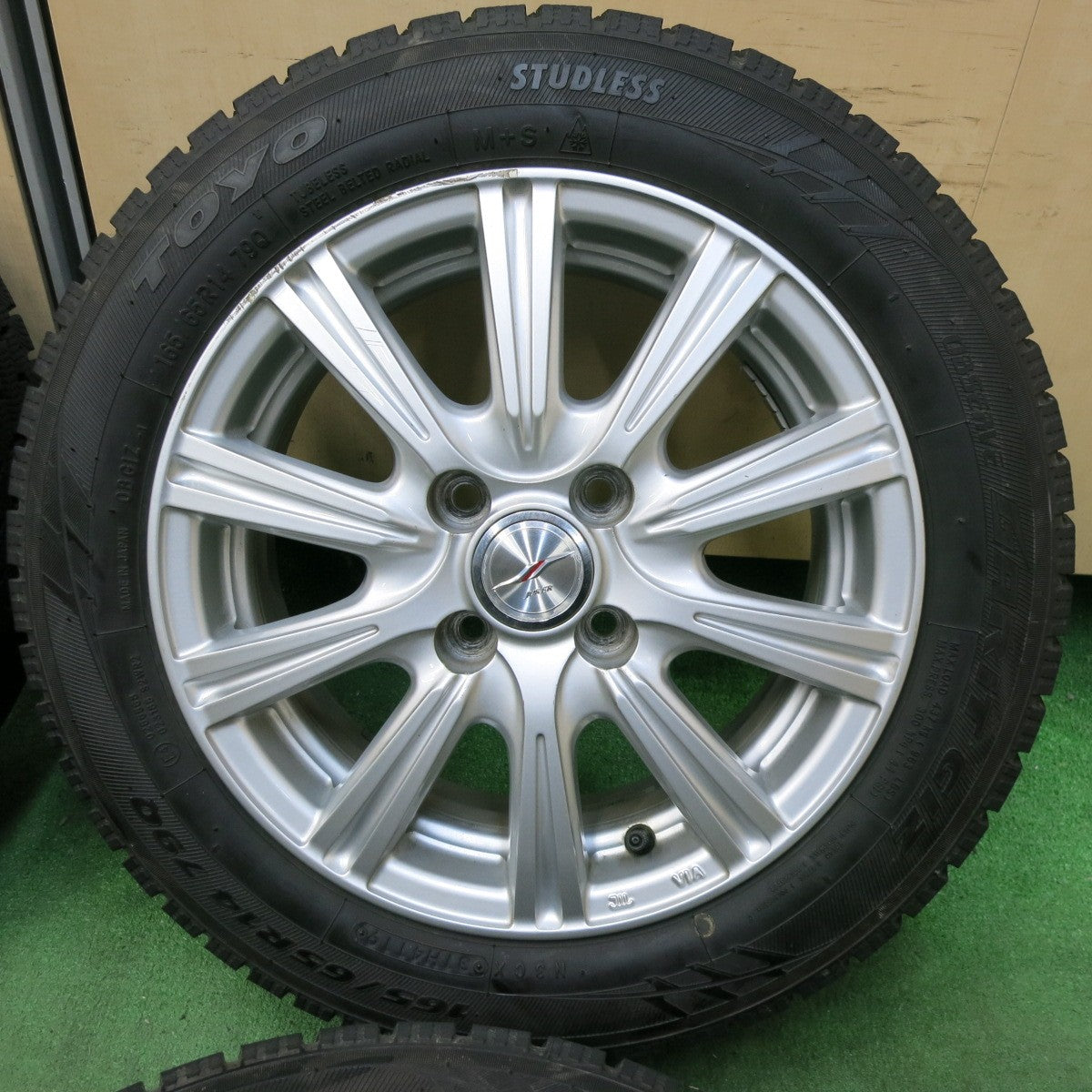 [送料無料] バリ溝！9分★スタッドレス 165/65R14 トーヨー オブザーブ ガリット GIZ JOKER ジョーカー 14インチ PCD100/4H★4121110SYス