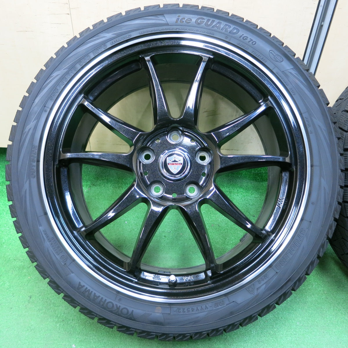 *送料無料* 超バリ溝！22年！キレイ！ほぼ10分★スタッドレス 225/45R18 ヨコハマ アイスガード iG70 ESTROSA エステローザ 18インチ PCD114.3/5H★4041309イス