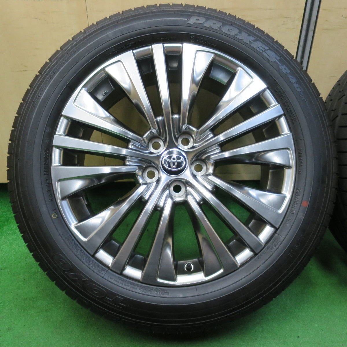 *送料無料* 新車外し！23年★トヨタ 80系 ハリアー Z 純正 225/55R19 トーヨー プロクセス R46A 19インチ PCD114.3/5H★4070301イノ