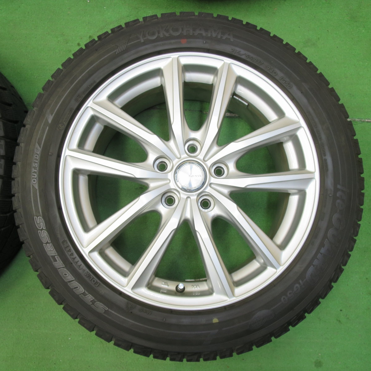 *送料無料* バリ溝！キレイ！9分★スタッドレス 215/55R17 ヨコハマ アイスガード iG50 GRASS グラス 17インチ PCD114.3/5H★4090102イス