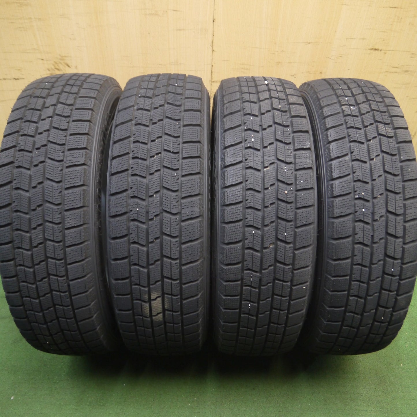 *送料無料* バリ溝！21年！キレイ！9.5分以上★ライズ 等 195/60R17 スタッドレス グッドイヤー アイスナビ7 JOKER ジョーカー 17インチ PCD100/5H★4040905Hス