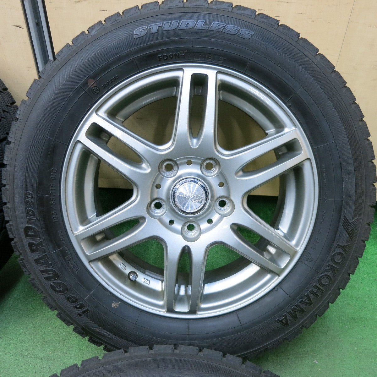 [送料無料] バリ溝！9分★スタッドレス 195/65R15 ヨコハマ アイスガード iG20 LAYCEA レイシア 15インチ PCD114.3/5H★5013005SYス