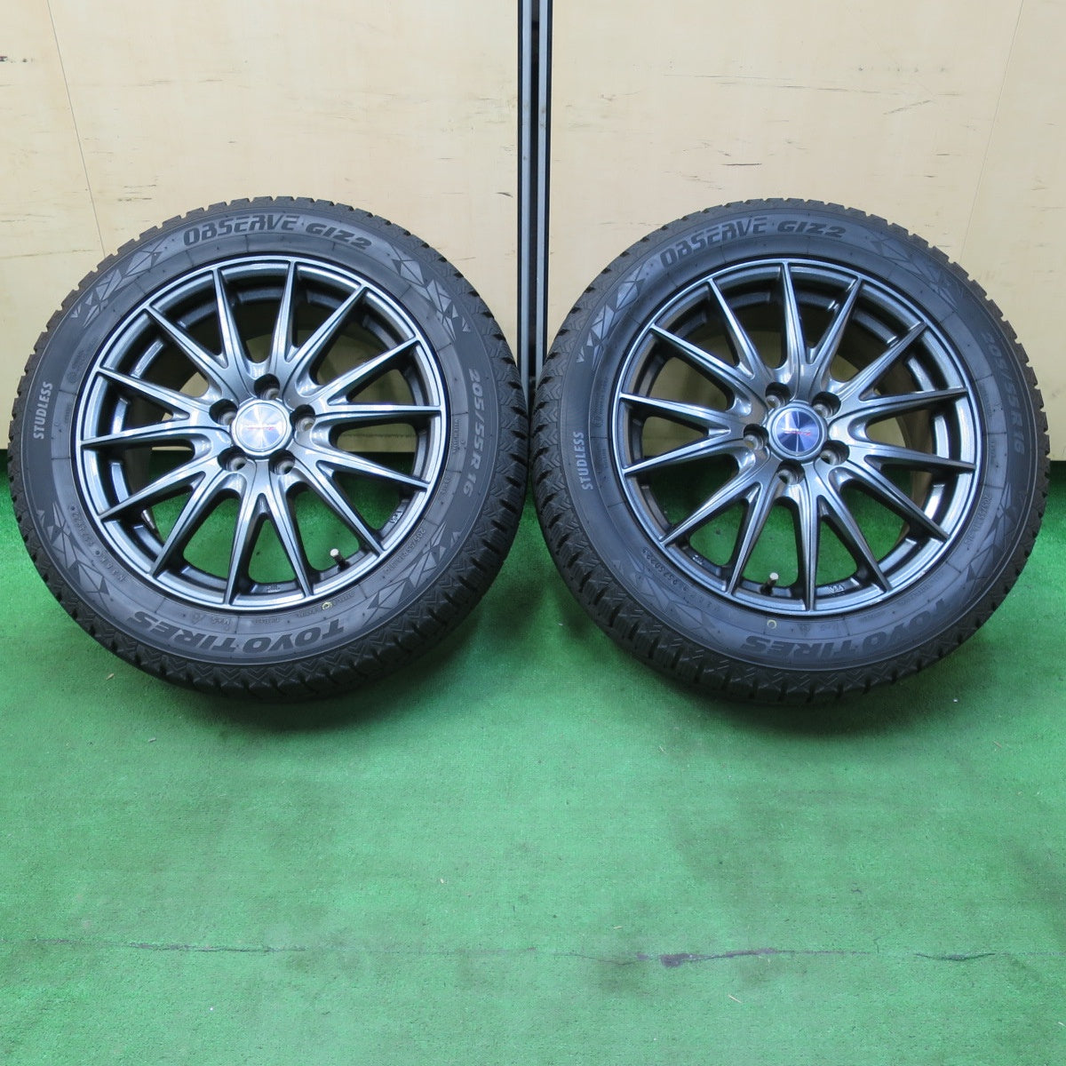 *送料無料* バリ溝！22年！キレイ！9.5分★インプレッサ等 205/55R16 スタッドレス トーヨー オブザーブ GIZ2 VELVA SPORTZ ヴェルヴァ PCD100/5H★4062203イス