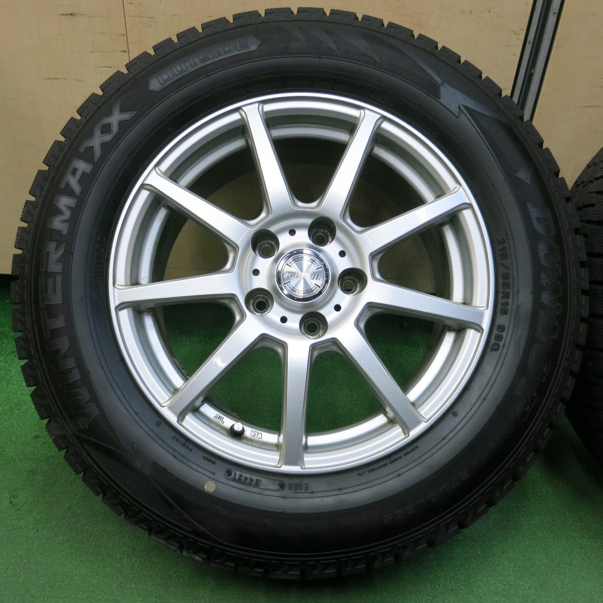 *送料無料* バリ溝！21年！ほぼ10分★スタッドレス 215/65R16 ダンロップ ウインターマックス WM02 ravrion ラブリオン PCD114.3/5H★4042609イス