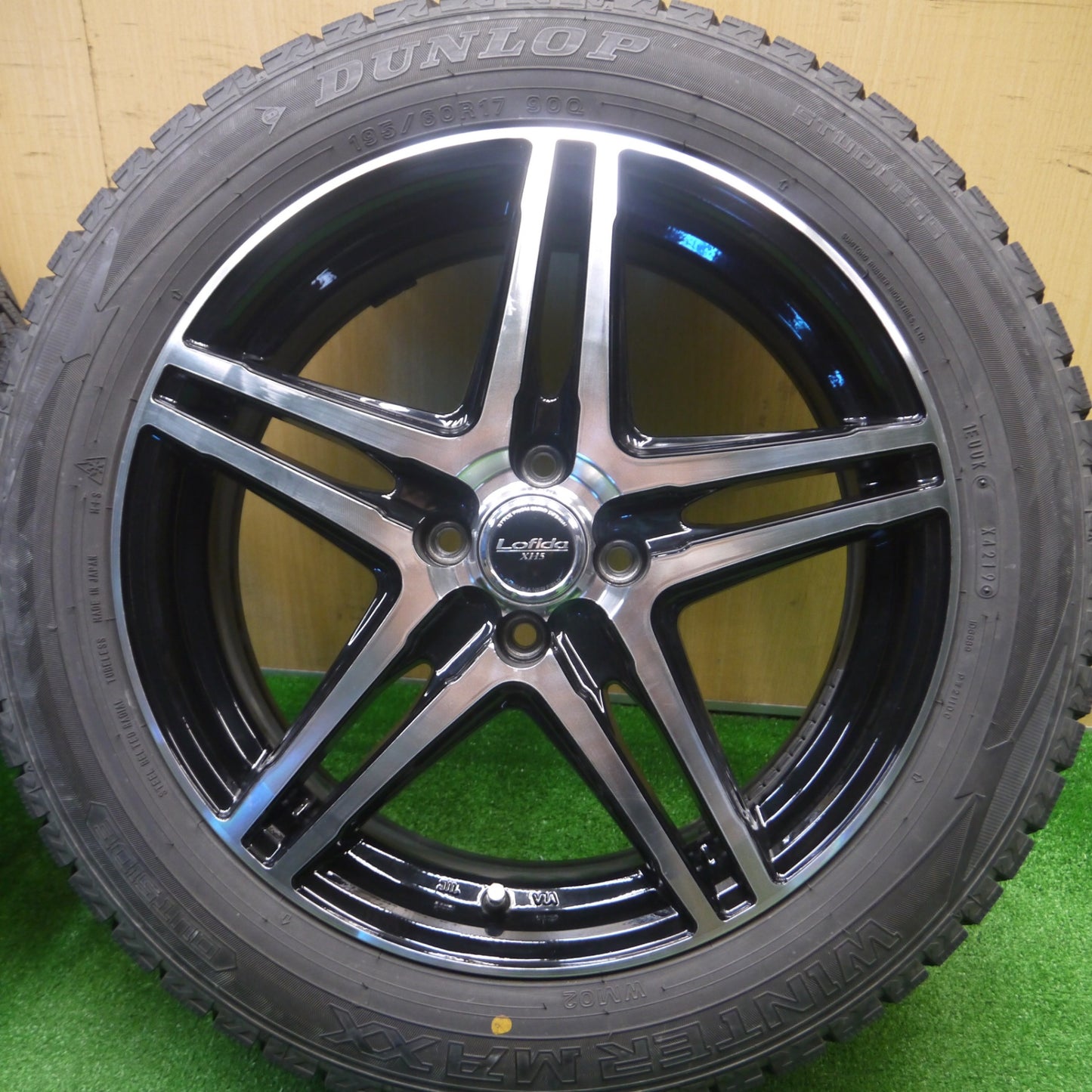 [送料無料] バリ溝！キレイ！9.5分★スタッドレス 195/60R17 ダンロップ ウインターマックス WM02 Lofida XH5 ロフィーダ 17インチ PCD100/4H★4102502Hス