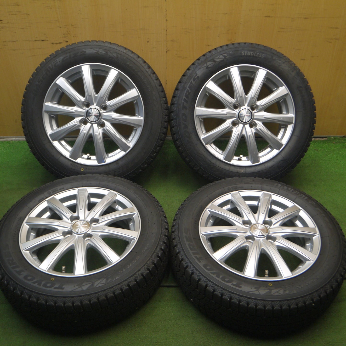 *送料無料* 超バリ溝！23年！綺麗！ほぼ10分★スタッドレス 175/65R15 トーヨー オブザーブ GIZ2 JOKER ジョーカー 15インチ PCD100/4H★4072903Hス