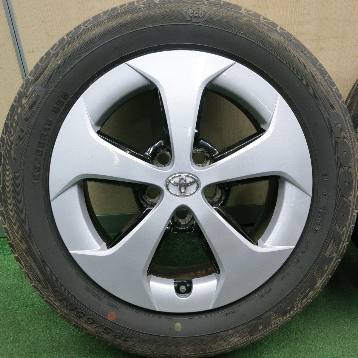 *送料無料* キレイ★トヨタ 30系 プリウス 純正 185/65R15 グッドイヤー GT3 15インチ PCD100/5H★4042706HAノ